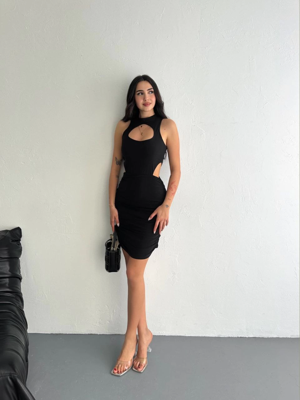 Luviroli Göğüs ve Yanlar dekolteli Kolsuz Boy Elbise - Siyah