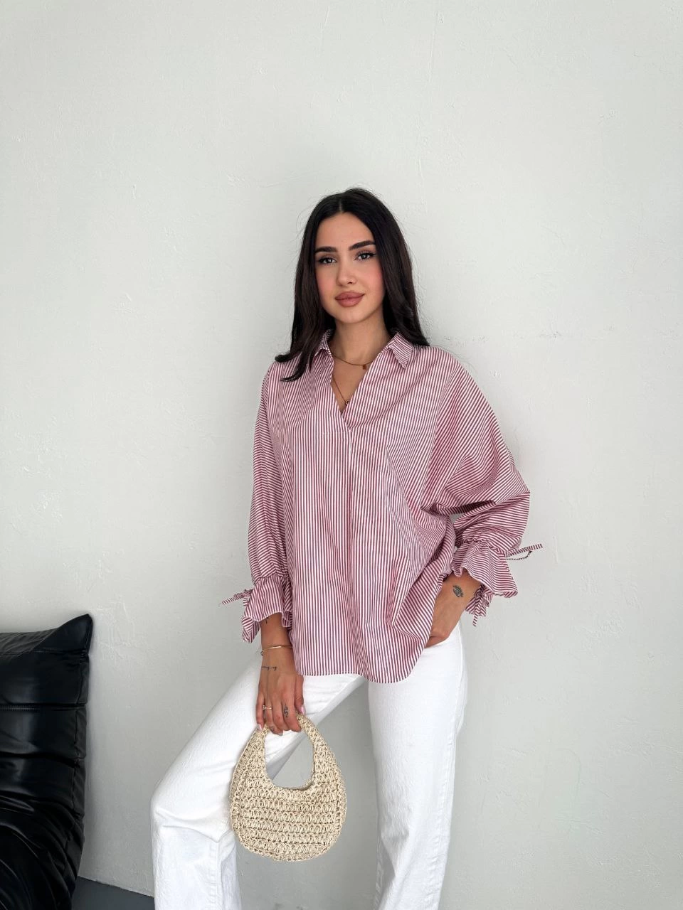 Luviroli Kadın Arkası Asimetrik Yırtmaç Kesim Detaylı Cizgili Bluz Gömlek - Bordo