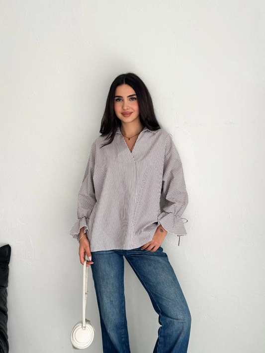 Luviroli Kadın Arkası Asimetrik Yırtmaç Kesim Detaylı Cizgili Bluz Gömlek - Gri