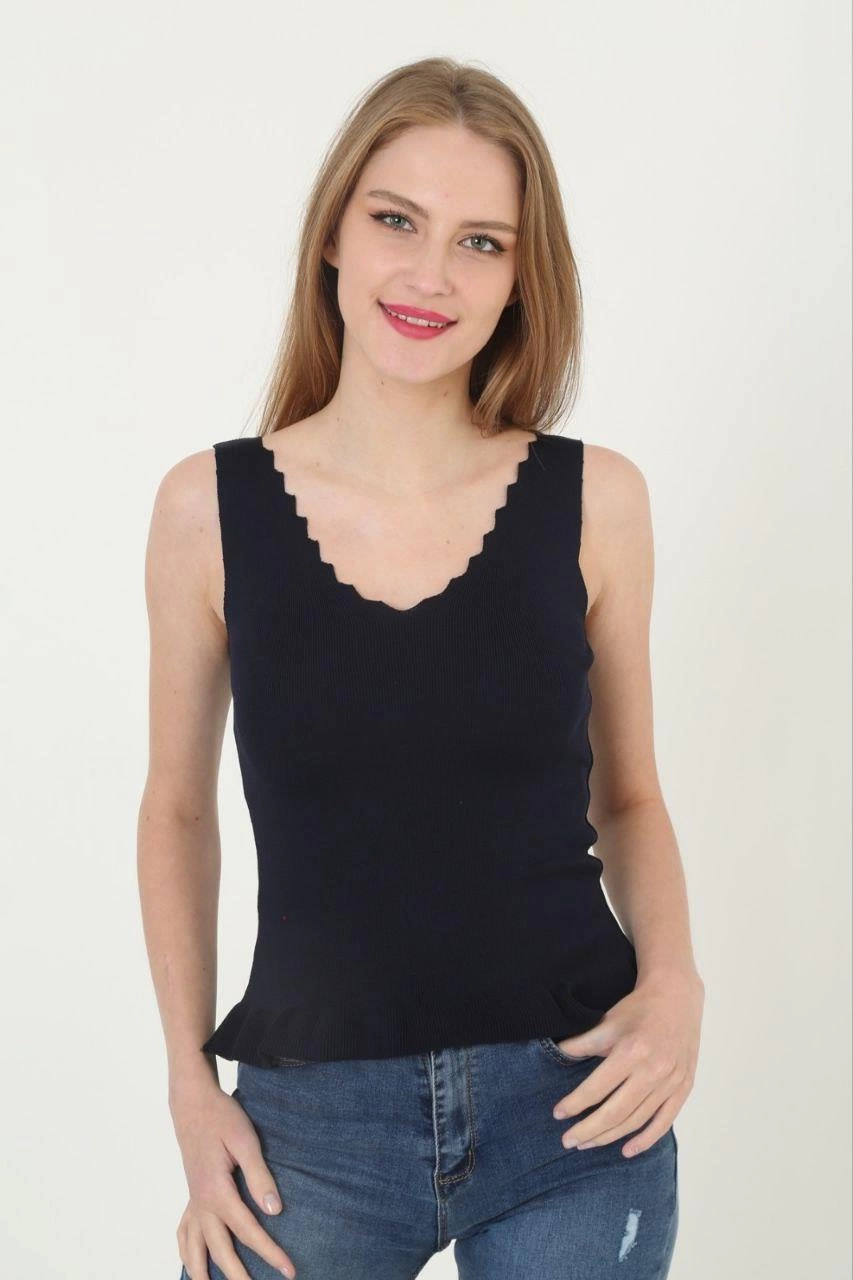 Luviroli Kadın V Yaka Fırfır Detay Crop - Siyah